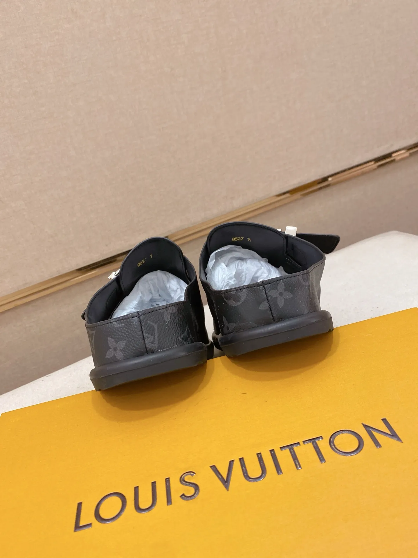 Men's shoes 💰: 360💰Made by LV🔍Top purchasing agents, men's spring and summer slippers are synchronized in the counters. The uppers are made of imported materials from Italy with logo graphics and high-quality craftsmanship. The soles: original soles specially provided by the original factory. The exclusive movable molded soles are super comfortable. Original goods follow the order, 🔍🔍high quality, you can enter and exit the counter at will. Welcome to compare, code number 38-44.